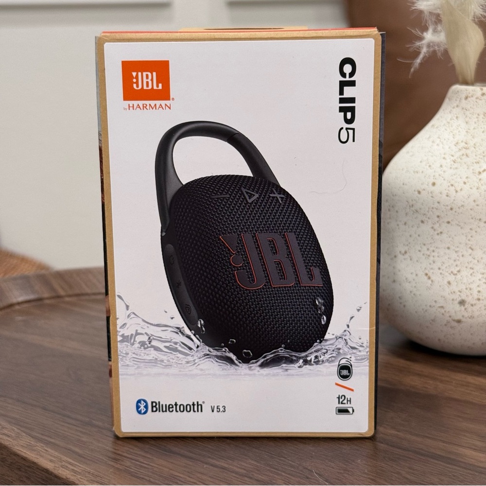 JBL Clip 5 - Ultra-portable waterproof speaker - Black